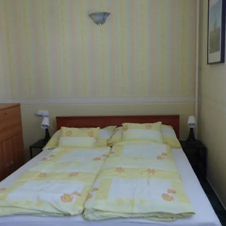 Orwa - Fenyofa Koez *